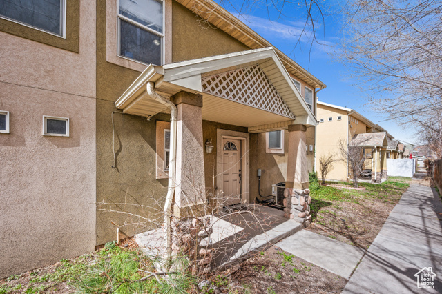 Photo 3 for MLS #2071590 at 422 N Hodges Ln