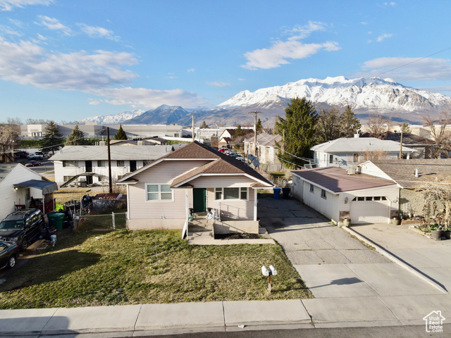 This is the chance you've been waiting for-an unbeatable deal for first-time investors or house hackers! Take advantage of a rare 2.99% assumable FHA loan on this fully renovated legal duplex. Each unit comes with in-unit laundry, offering convenience and added value. The property features a fully fenced backyard and is centrally located, just a short drive from the freeway, making it ideal for tenants and owners alike. Whether you're looking to start your rental portfolio or live in one unit while renting out the other, this is an opportunity you can't afford to miss!