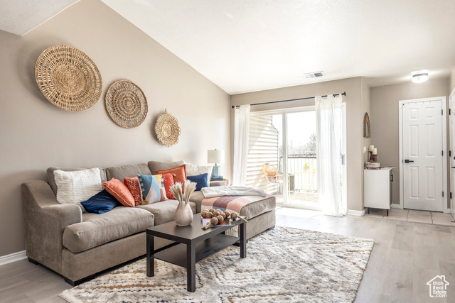 Photo 4 for MLS #2072632 at 966 W Big River Ct #3