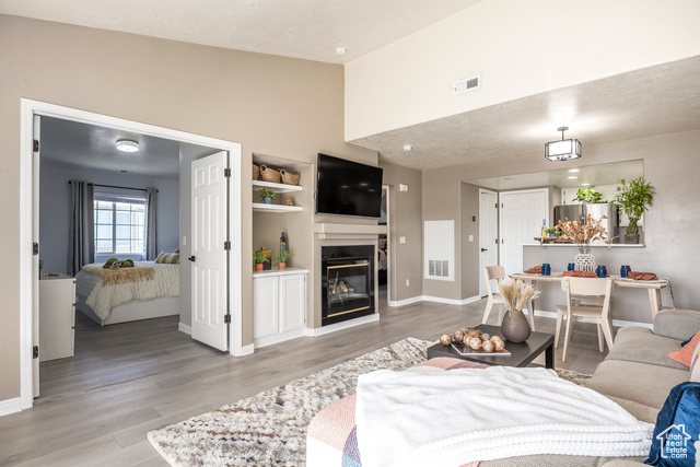 Photo 2 for MLS #2072632 at 966 W Big River Ct #3
