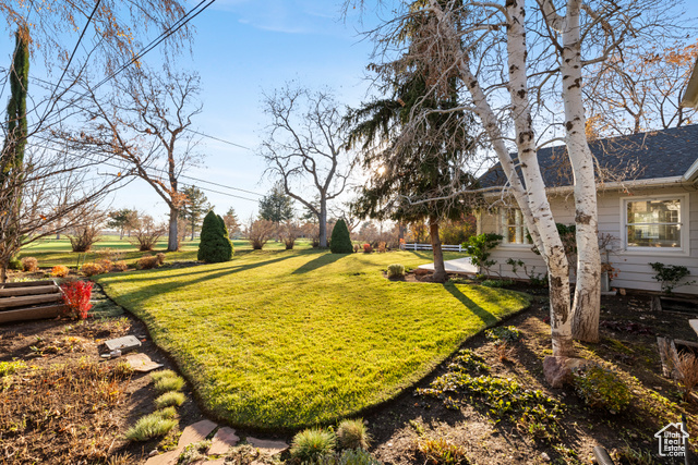Photo 7 for MLS #2072634 at 2532 E Maywood Dr