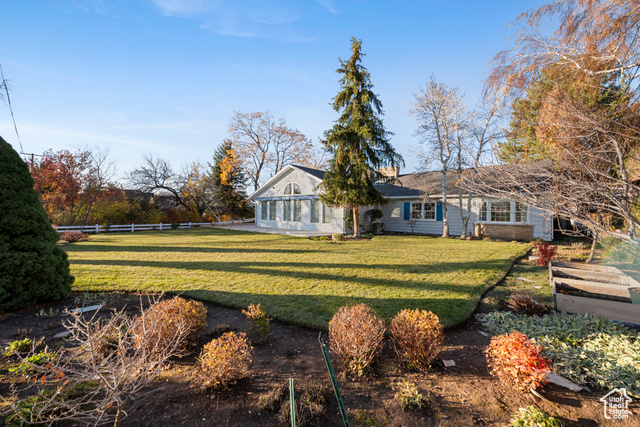 Photo 4 for MLS #2072634 at 2532 E Maywood Dr