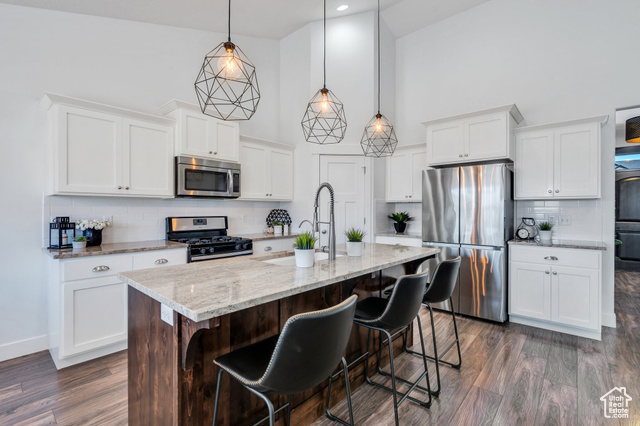 Photo 7 for MLS #2073471 at 9844 N Faust Station Dr