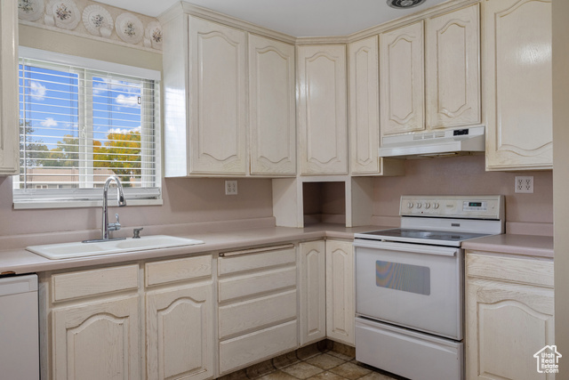 Photo 10 for MLS #2074208 at 284 N Center St
