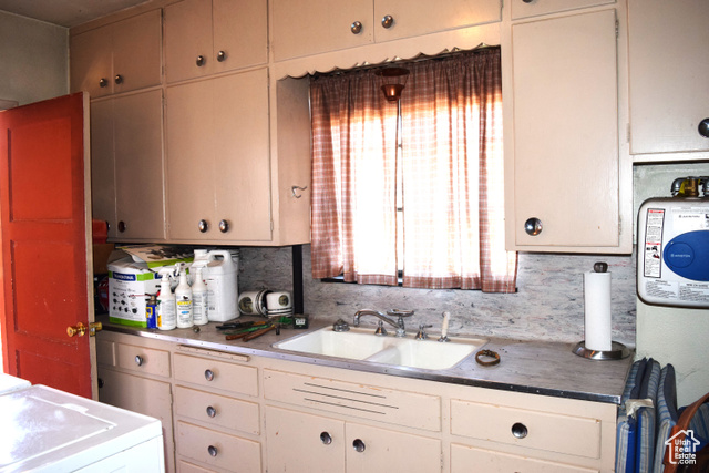 Photo 22 for MLS #2075724 at 255 S Center St