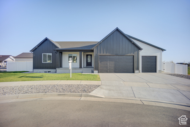 Photo 2 for MLS #2075782 at 427 E Redwood Ln #120
