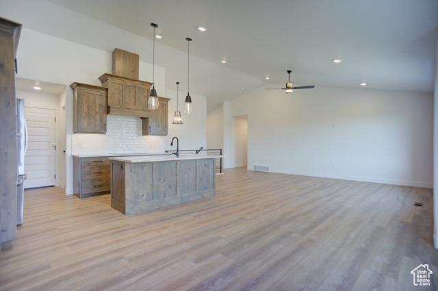 Photo 15 for MLS #2075782 at 427 E Redwood Ln #120