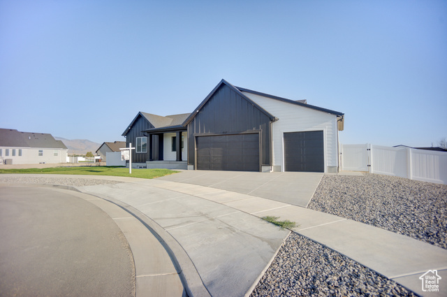 Photo 3 for MLS #2075782 at 427 E Redwood Ln #120
