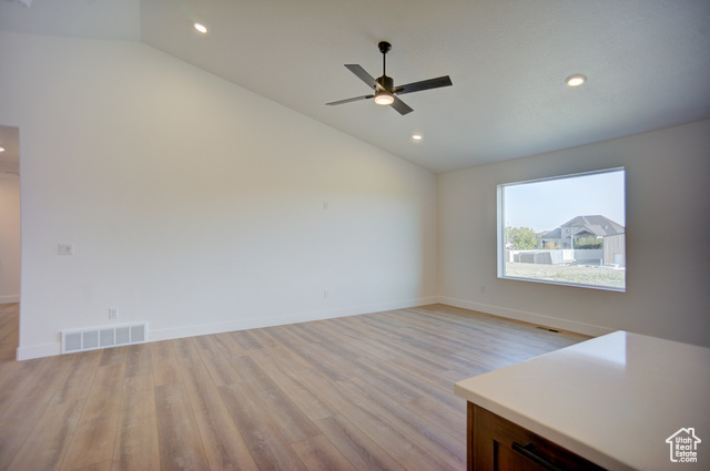 Photo 11 for MLS #2075782 at 427 E Redwood Ln #120