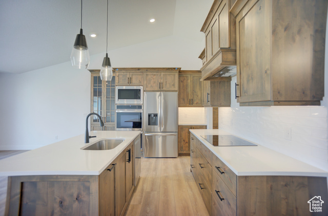 Photo 12 for MLS #2075782 at 427 E Redwood Ln #120