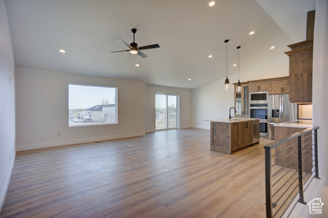 Photo 6 for MLS #2075782 at 427 E Redwood Ln #120