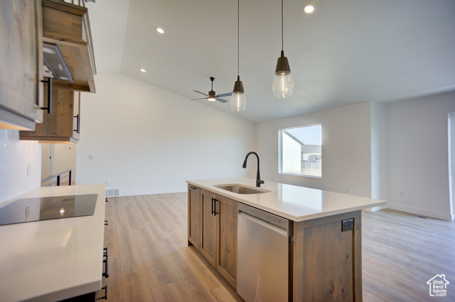 Photo 14 for MLS #2075782 at 427 E Redwood Ln #120