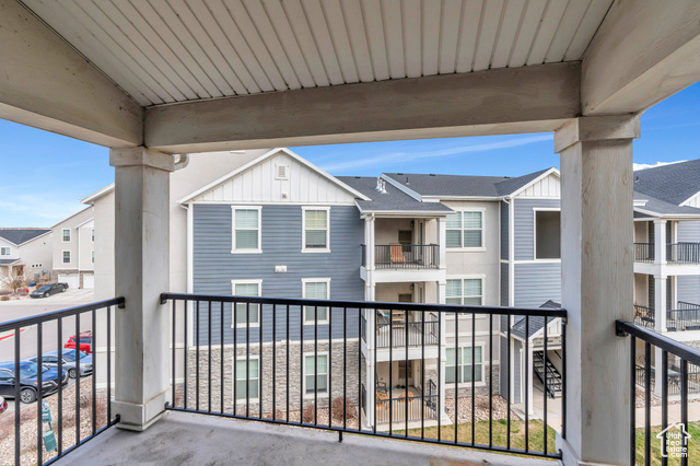 Photo 6 for MLS #2075895 at 108 W Seasons Dr