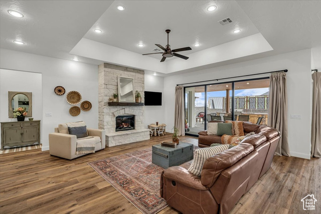 Photo 8 for MLS #2075897 at 1398 E Dellcorero Dr
