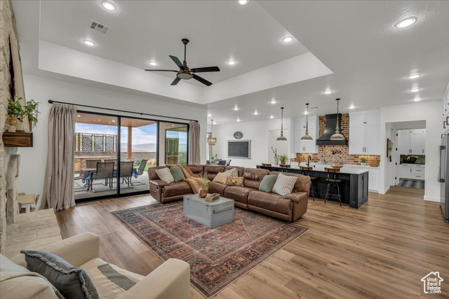 Photo 7 for MLS #2075897 at 1398 E Dellcorero Dr