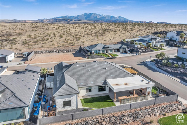 Photo 3 for MLS #2075897 at 1398 E Dellcorero Dr