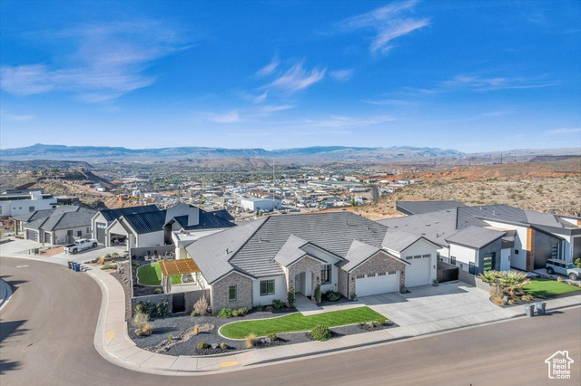 Photo 2 for MLS #2075897 at 1398 E Dellcorero Dr