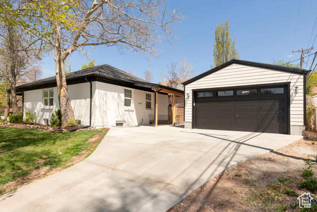 Photo 3 for MLS #2076025 at 2109 S Texas St