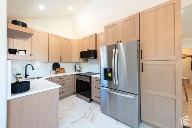 Photo 9 for MLS #2076025 at 2109 S Texas St