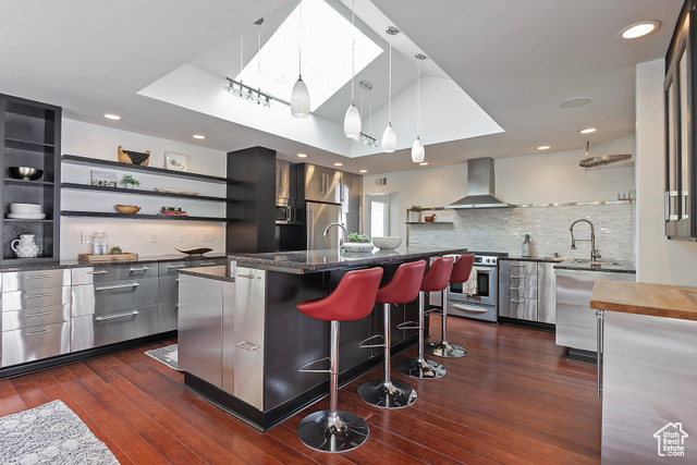 Photo 3 for MLS #2076131 at 579 E 13th Ave