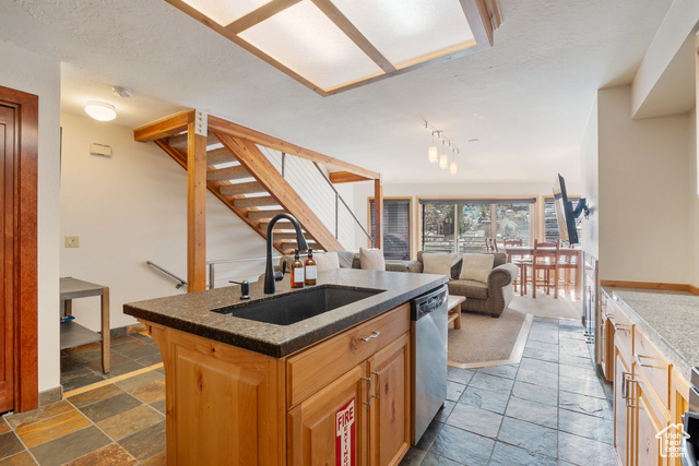 Photo 4 for MLS #2076240 at 320 Marsac Ave