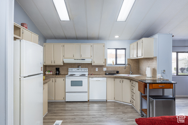 Photo 6 for MLS #2076356 at 5075 W 4700 South #76