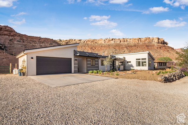 Photo 51 for MLS #2076417 at 160 W Pebble