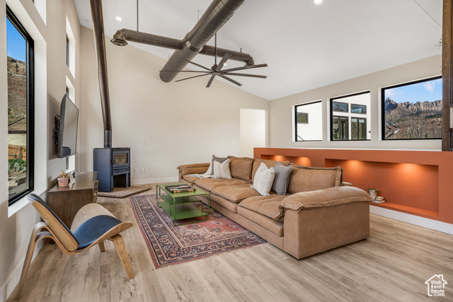 Photo 17 for MLS #2076417 at 160 W Pebble