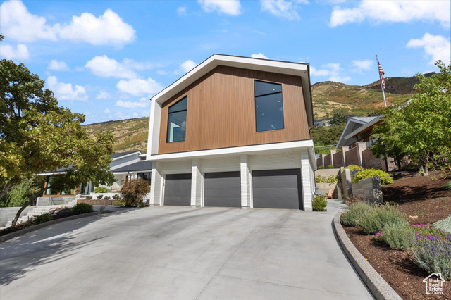 Photo 4 for MLS #2076813 at 4155 S Parkview Dr
