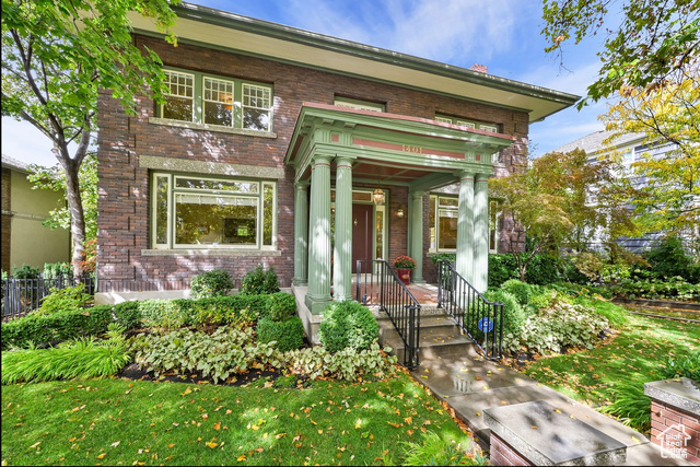 Photo 2 for MLS #2076925 at 1401 E Sigsbee Ave