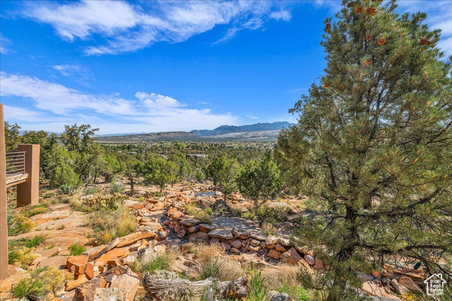 Photo 14 for MLS #2076951 at 478 N Pinion Dr