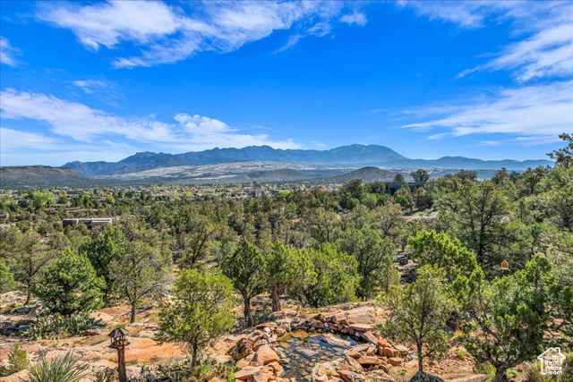Photo 10 for MLS #2076951 at 478 N Pinion Dr