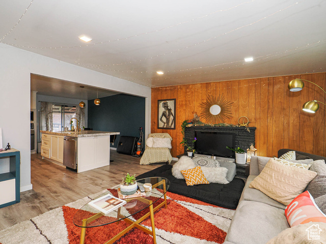 Photo 8 for MLS #2077430 at 405 E Scott Ave