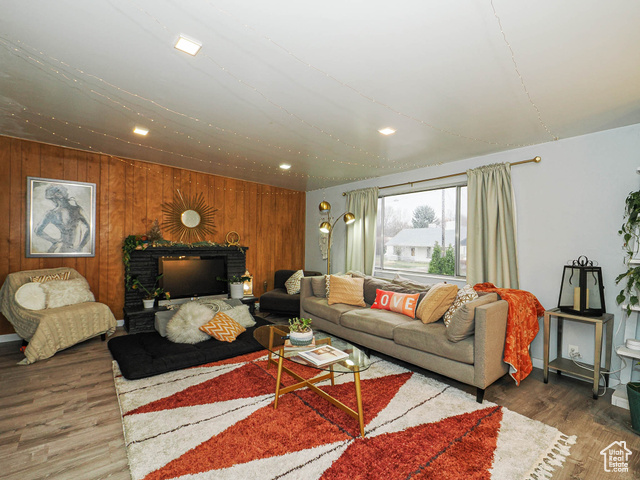 Photo 5 for MLS #2077430 at 405 E Scott Ave