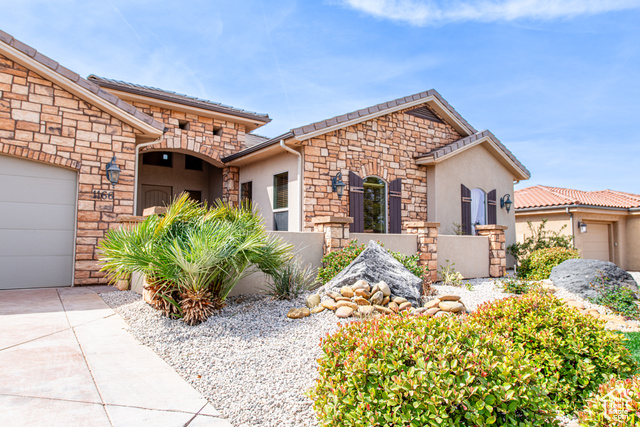 Photo 3 for MLS #2077499 at 1166 E Colt Ave