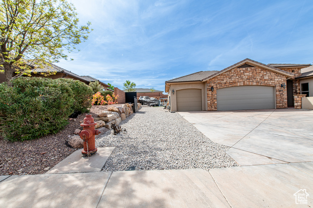 Photo 6 for MLS #2077499 at 1166 E Colt Ave