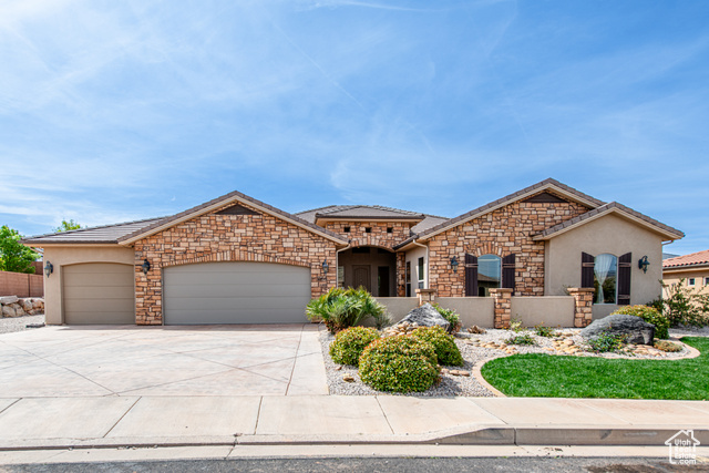 Photo 4 for MLS #2077499 at 1166 E Colt Ave