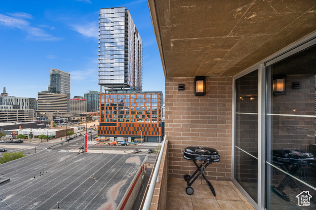 Photo 18 for MLS #2078408 at 230 E Broadway #1001