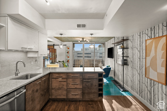 Photo 5 for MLS #2078408 at 230 E Broadway #1001