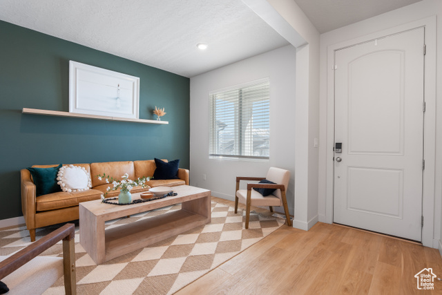 Photo 5 for MLS #2078756 at 543 W Flora Dr