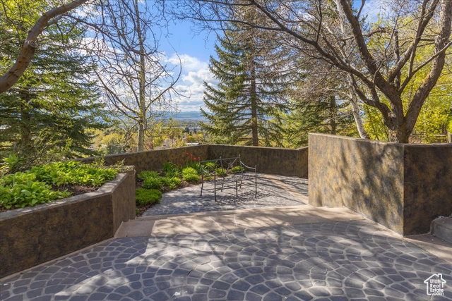 Photo 18 for MLS #2078772 at 760 Maple Ln