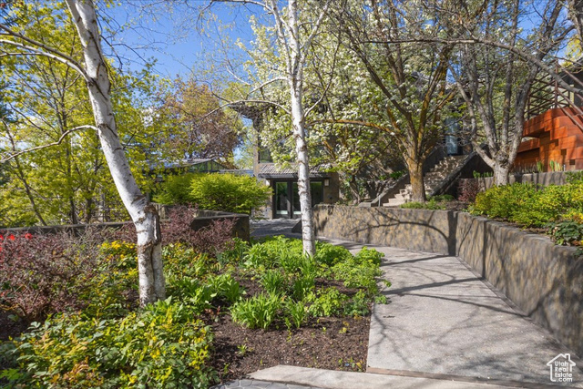 Photo 19 for MLS #2078772 at 760 Maple Ln