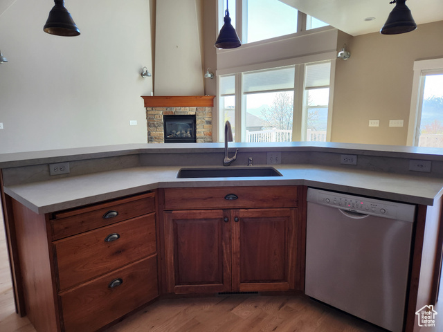 Photo 19 for MLS #2078893 at 1075 Grandview Dr