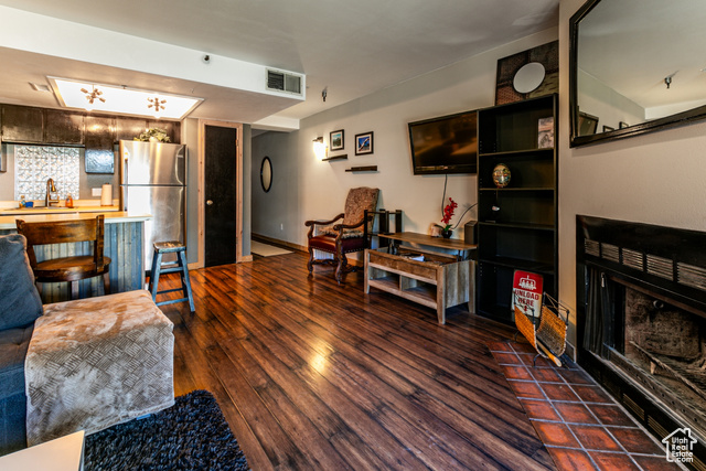 Photo 9 for MLS #2079001 at 1487 Woodside Ave #103B