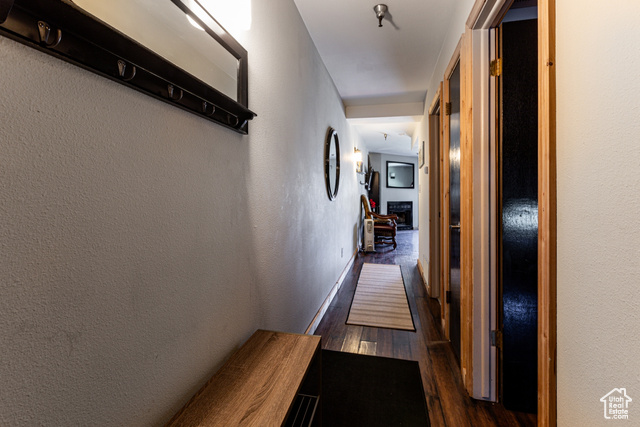 Photo 11 for MLS #2079001 at 1487 Woodside Ave #103B