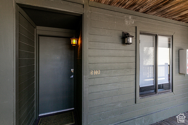 Photo 10 for MLS #2079001 at 1487 Woodside Ave #103B