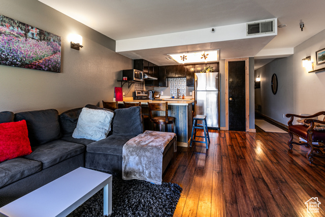 Photo 7 for MLS #2079001 at 1487 Woodside Ave #103B