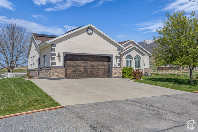 Photo 3 for MLS #2079829 at 1563 Bryan Rd