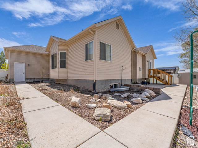 297 E Calais Ln