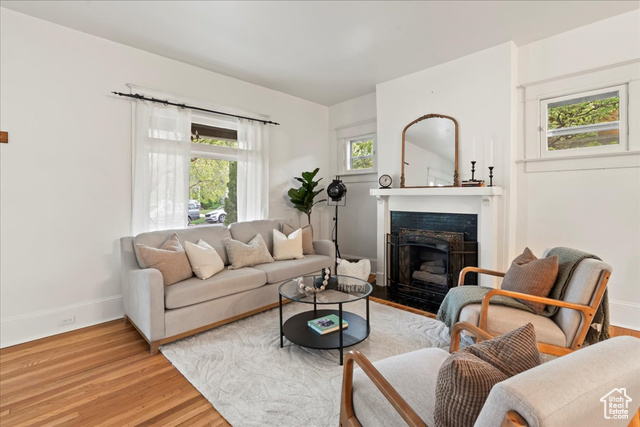 Photo 6 for MLS #2080174 at 946 E Princeton Ave